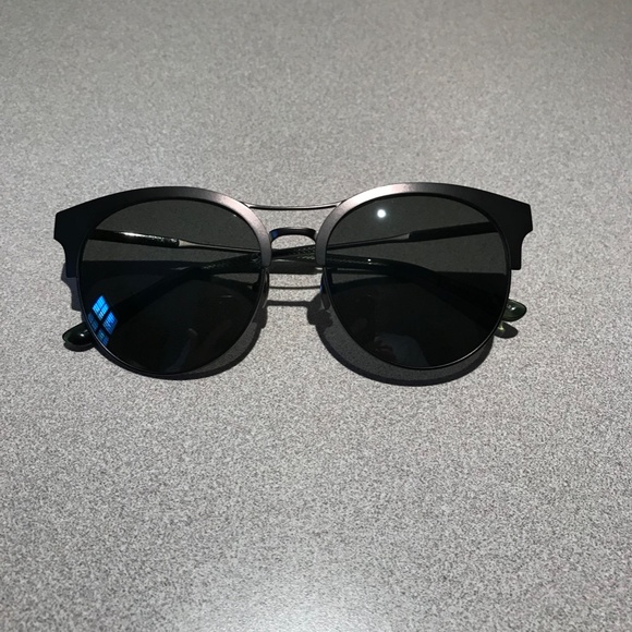 ❤️ HOST PICK!! *** BOTTEGA VENETA SUNGLASSES, NWOT - Picture 3 of 11